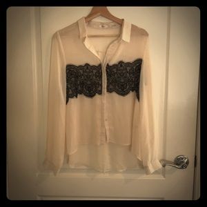🔥🔥Gorgeous sheer blouse with Black lace detail